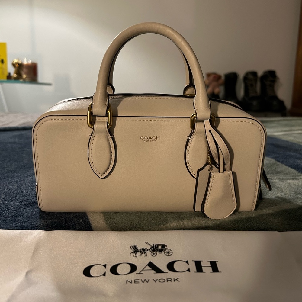 Coach chalk Bowery Satchel 22